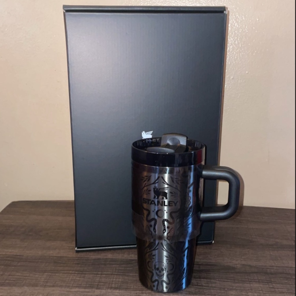 Stanley- 20 oz Quencher- Deadly Damask (SOLD OUT)